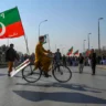 पाकिस्तान में राजनीतिक संकट: एक राष्ट्र चौराहे पर